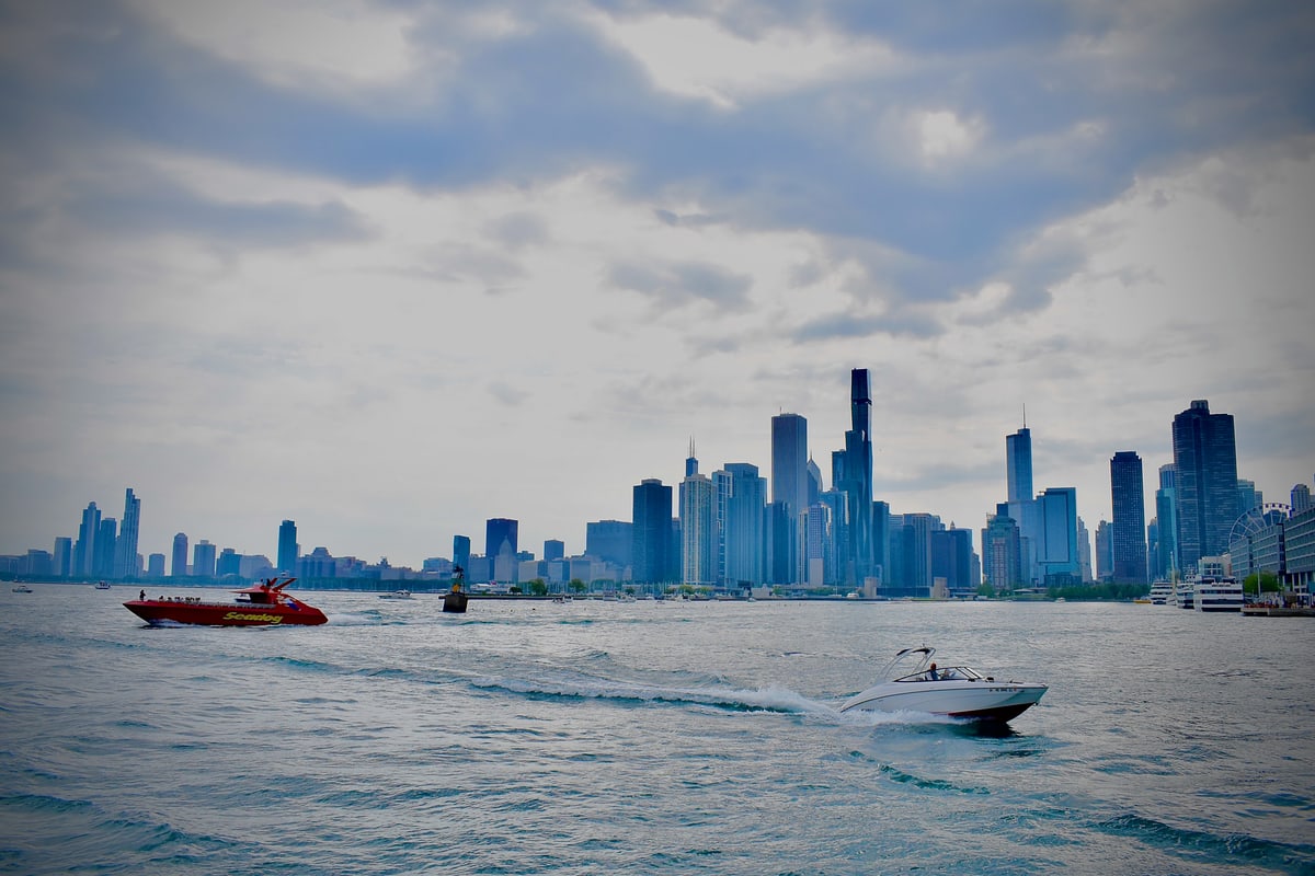 Boats race across Lake Michigan in front of the Chicago skyline.